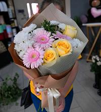 Букет цветов из:  Герберы, Розы и Хризантемы в Абрамовке