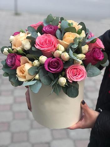 Цветочная композиция из Розы в шляпной коробке в Абрамовке